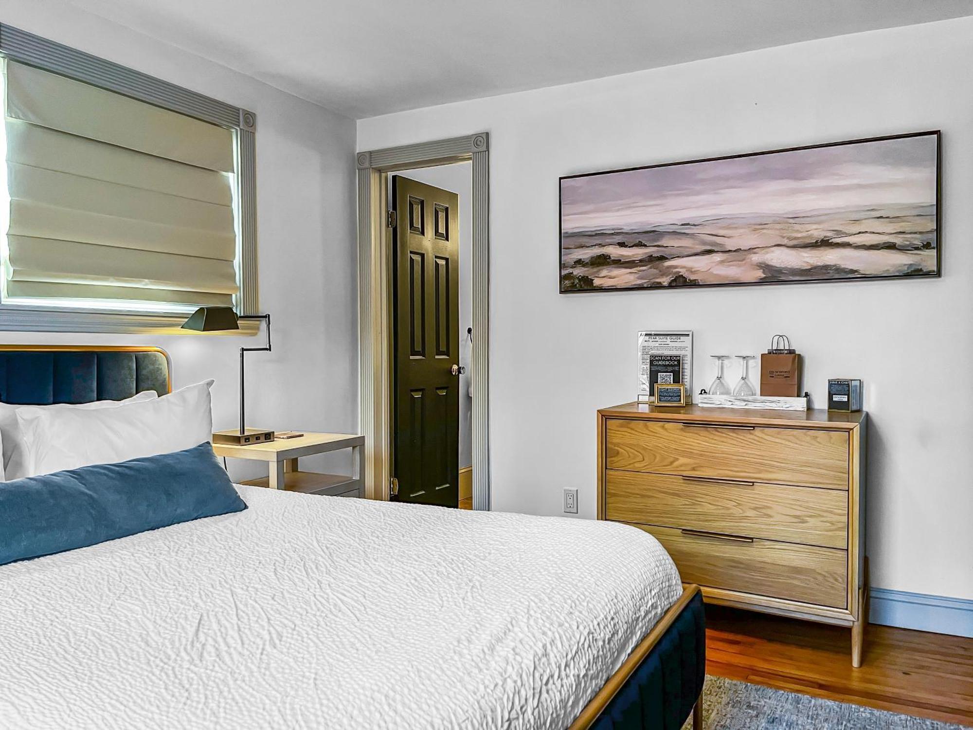 Launchpoint Lodge Lincoln Room photo